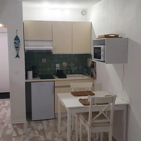 Le B - A 200 M De La