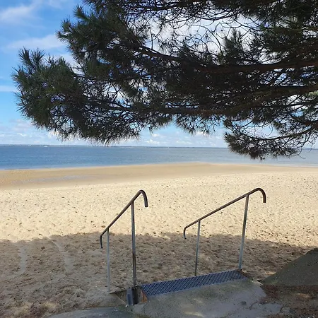 Le B - A 200 M De La *