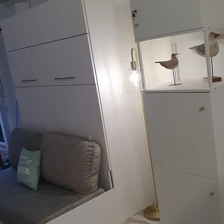 Le B - A 200 M De La *