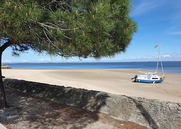 Lejlighed Le B - A 200 M De La