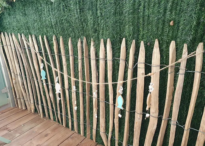 Lejlighed Le B - A 200 M De La *