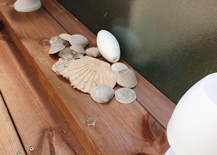 Lejlighed Le B - A 200 M De La