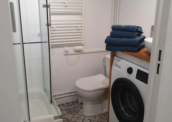 Le B - A 200 M De La Lejlighed *